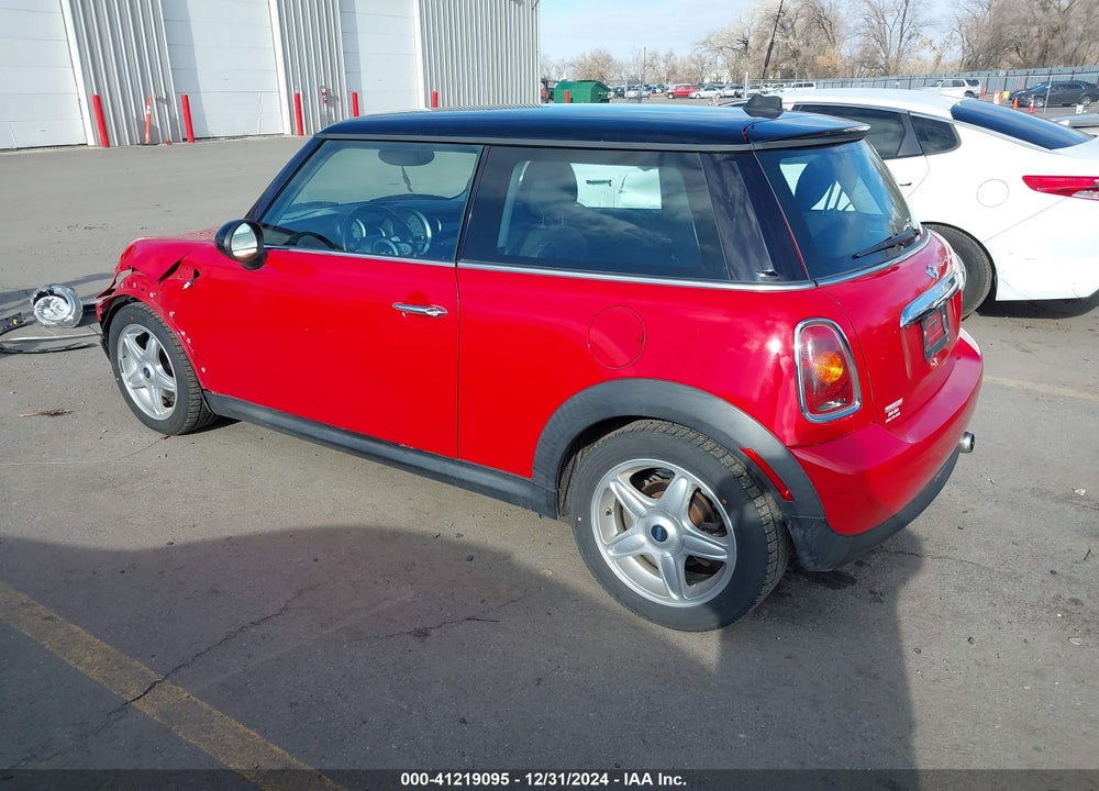 2008 MINI COOPER VIN: WMWMF33508TT59252
