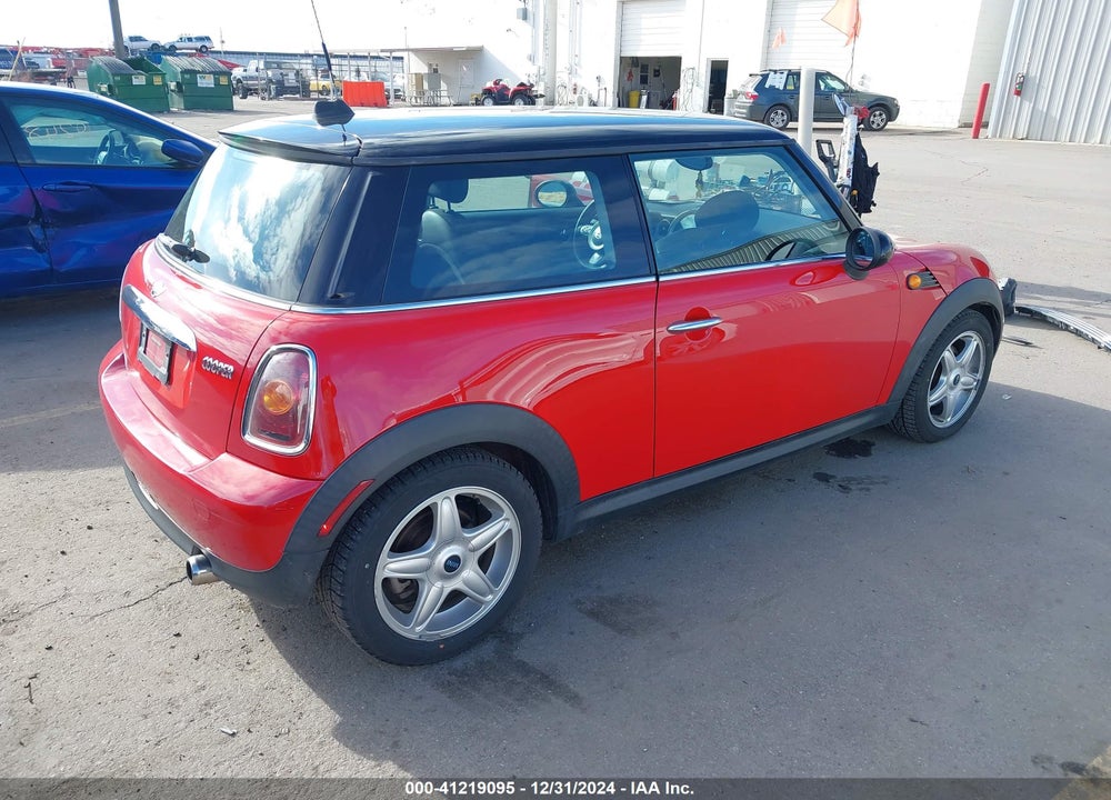 2008 MINI COOPER VIN: WMWMF33508TT59252