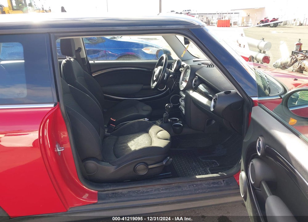 2008 MINI COOPER VIN: WMWMF33508TT59252