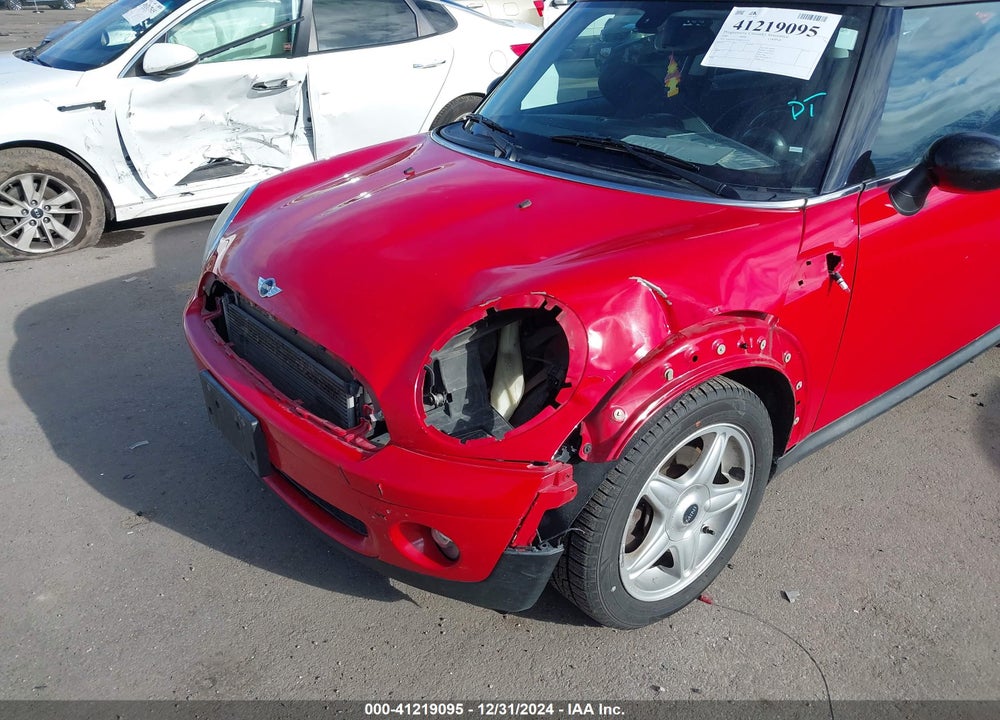 2008 MINI COOPER VIN: WMWMF33508TT59252