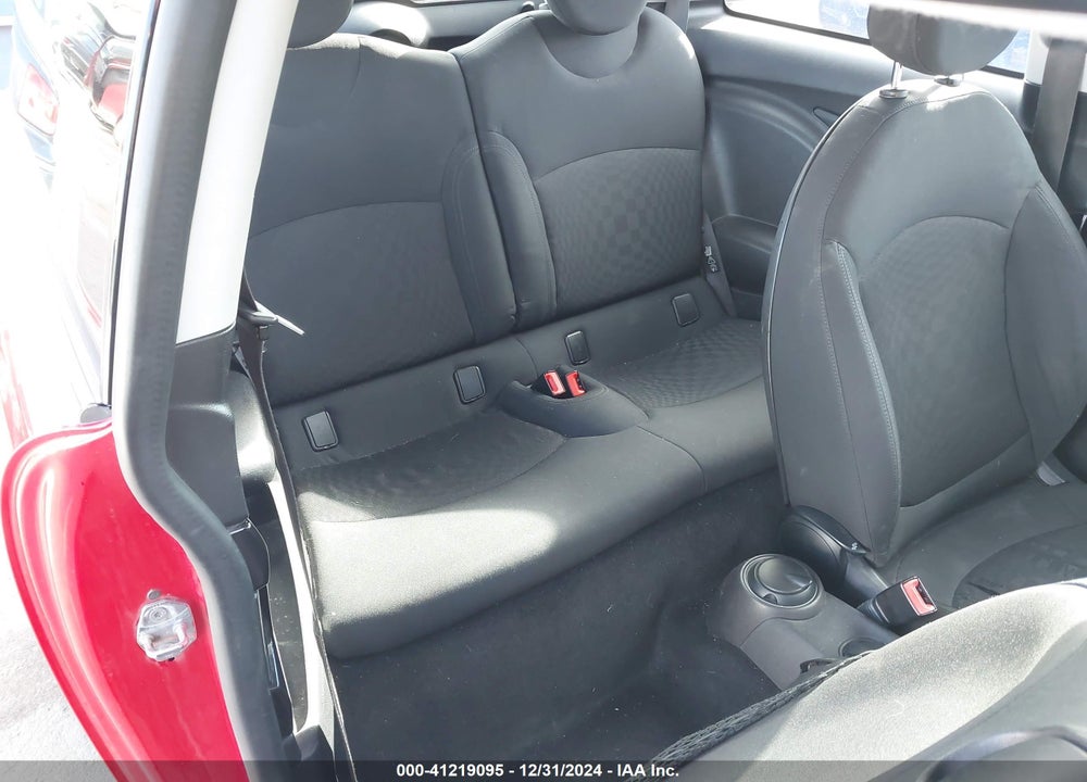2008 MINI COOPER VIN: WMWMF33508TT59252