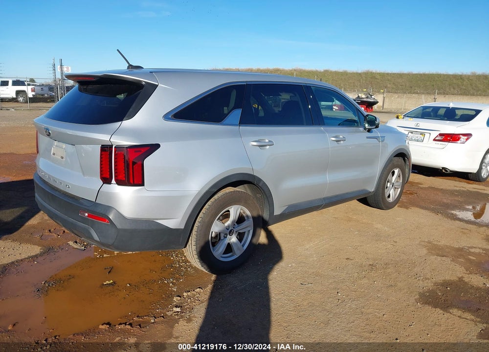 2021 KIA SORENTO LX VIN: 5XYRG4LC3MG052013
