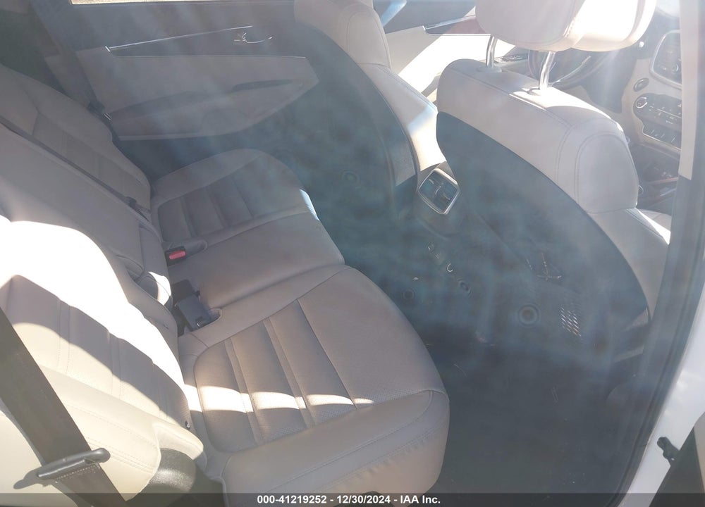2016 KIA SORENTO 3.3L EX VIN: 5XYPH4A51GG119981