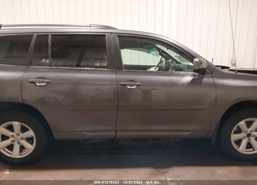 2010 TOYOTA HIGHLANDER BASE V6 VIN: 5TDBK3EH2AS029954