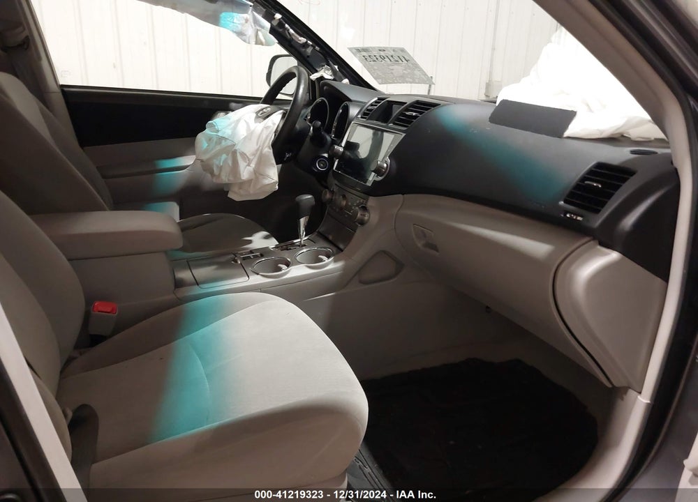 2010 TOYOTA HIGHLANDER BASE V6 VIN: 5TDBK3EH2AS029954