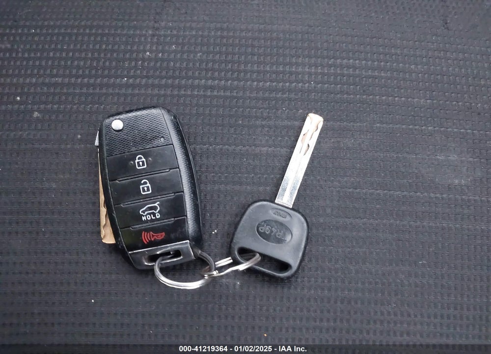 2014 KIA SORENTO LX VIN: 5XYKTCA69EG438800
