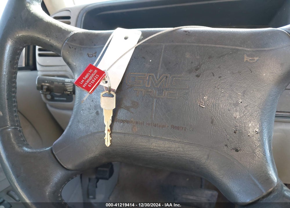 1997 GMC SUBURBAN 1500 SL VIN: 1GKEC16RXVJ703491