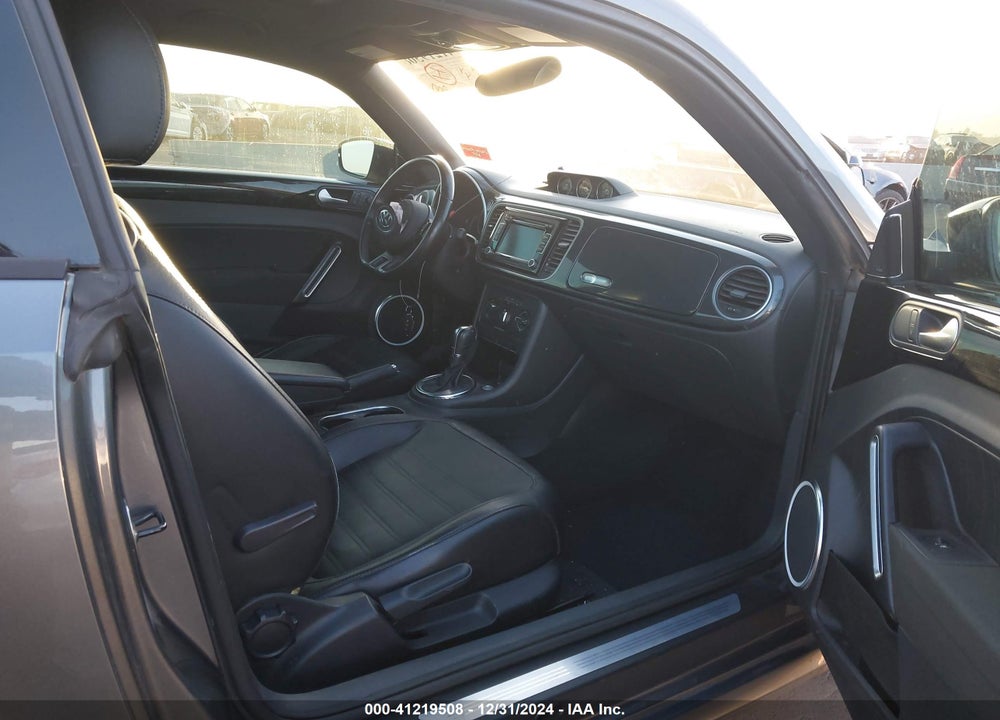2013 VOLKSWAGEN BEETLE VIN: 3VWVA7AT2DM625889