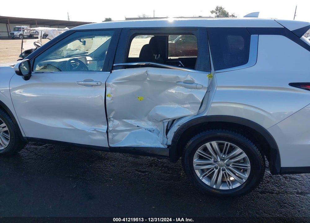 2024 MITSUBISHI OUTLANDER ES 2.5 S-AWC VIN: JA4J4UA89RZ044005