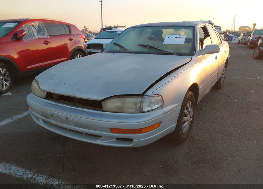 1992 TOYOTA CAMRY LE VIN: 4T1SK12E1NU033456