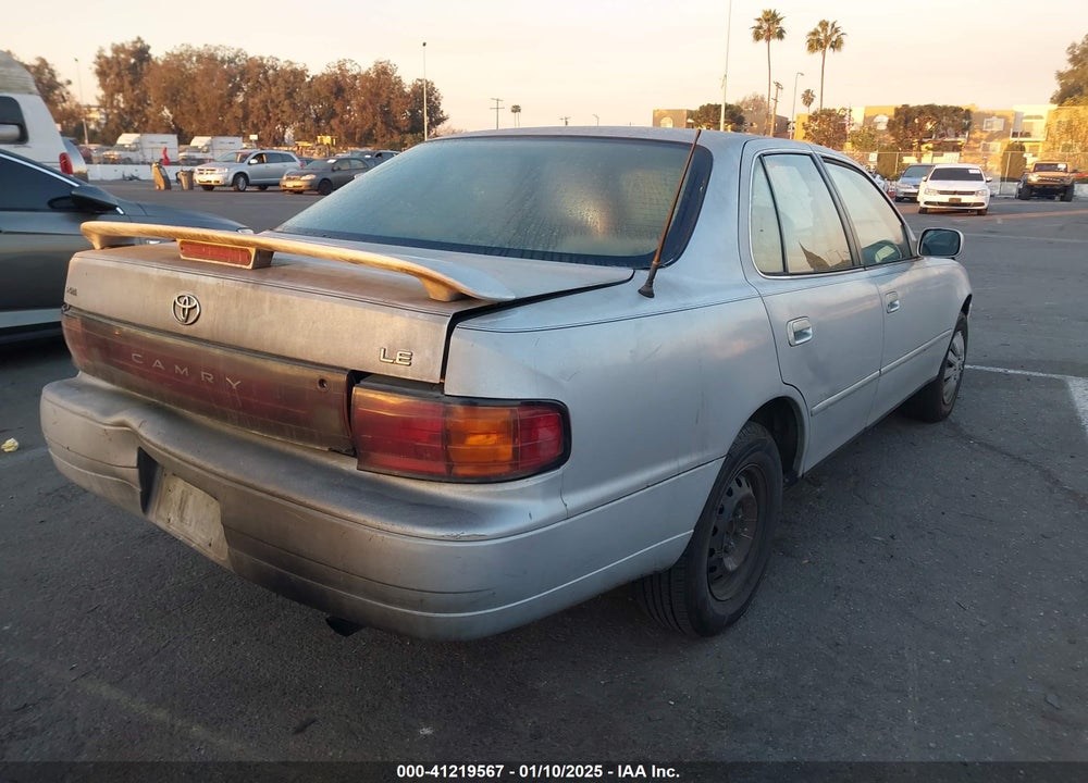 1992 TOYOTA CAMRY LE VIN: 4T1SK12E1NU033456