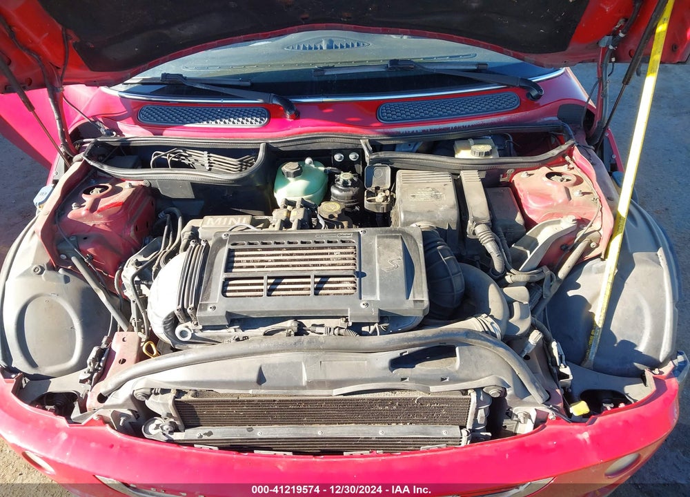 2005 MINI COOPER S VIN: WMWRH33575TF84766