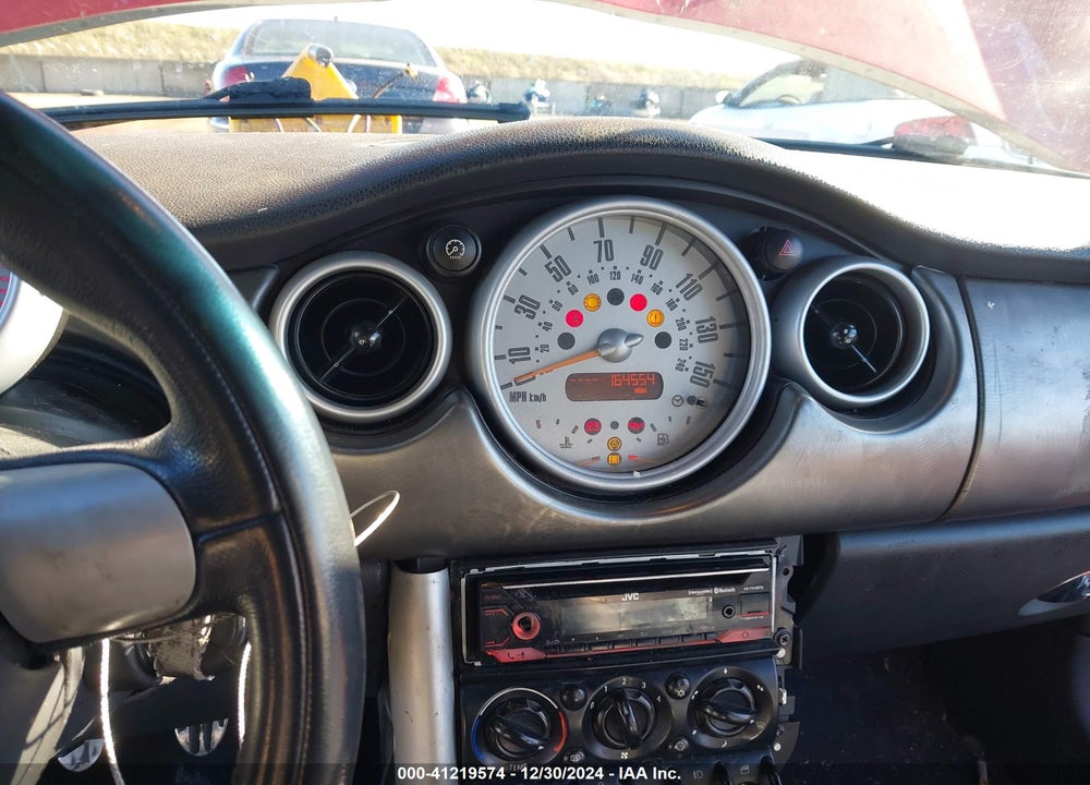 2005 MINI COOPER S VIN: WMWRH33575TF84766