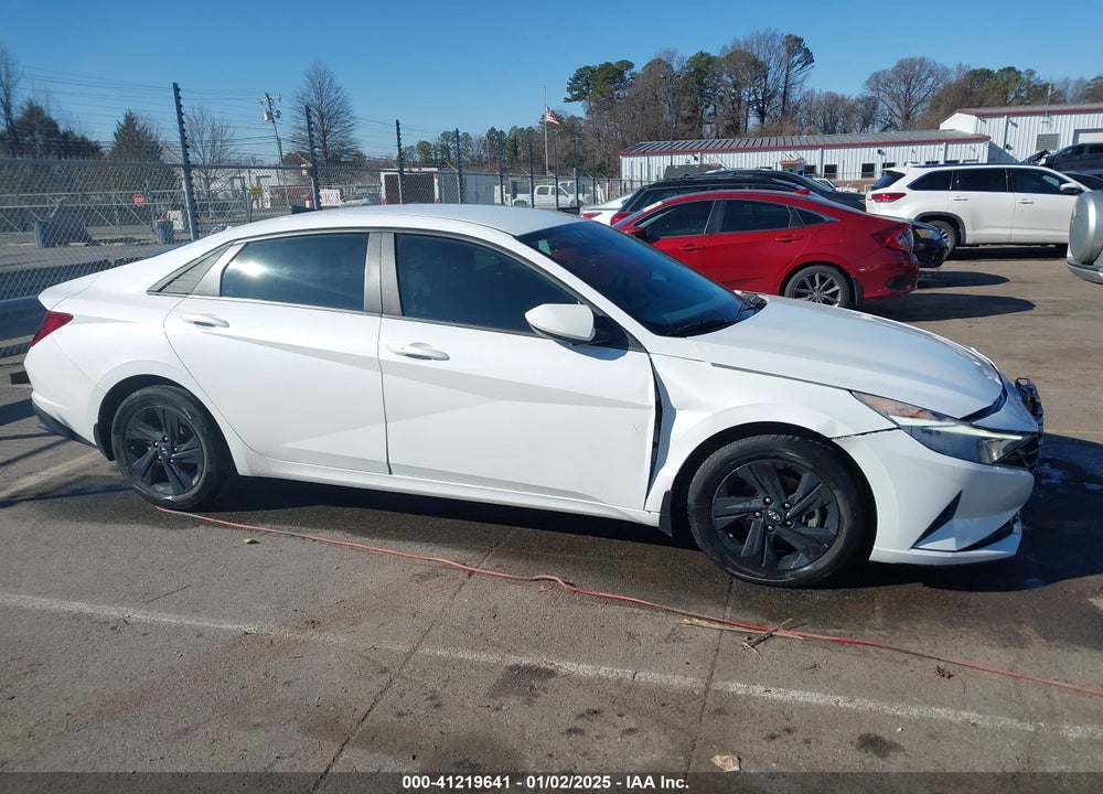 2022 HYUNDAI ELANTRA VIN: 5NPLS4AG7NH061804