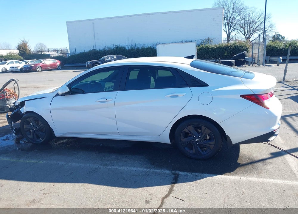 2022 HYUNDAI ELANTRA VIN: 5NPLS4AG7NH061804