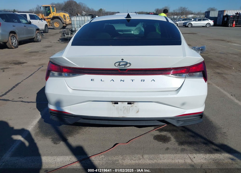 2022 HYUNDAI ELANTRA VIN: 5NPLS4AG7NH061804