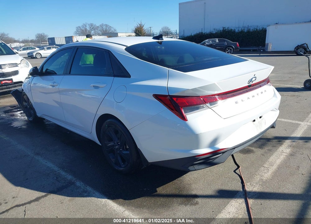 2022 HYUNDAI ELANTRA VIN: 5NPLS4AG7NH061804
