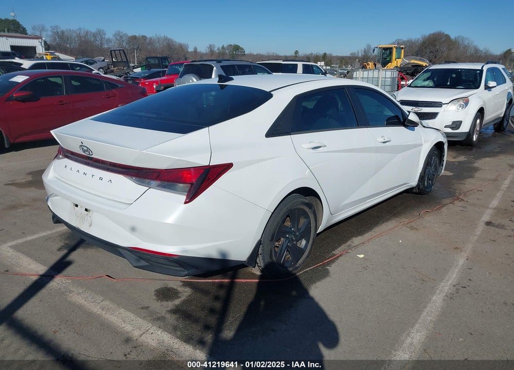 2022 HYUNDAI ELANTRA VIN: 5NPLS4AG7NH061804
