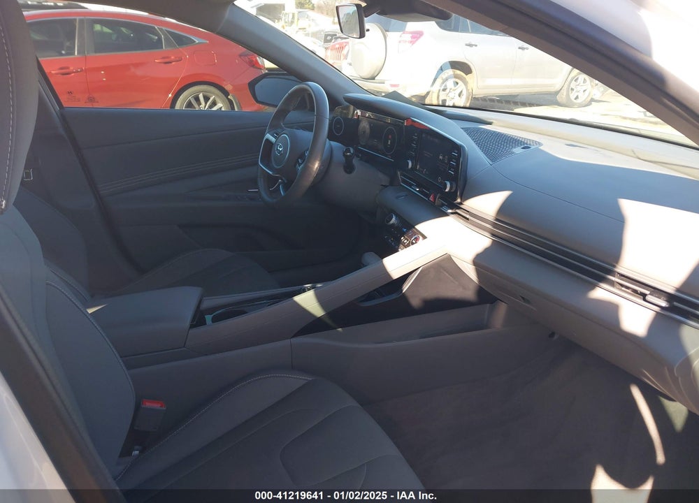 2022 HYUNDAI ELANTRA VIN: 5NPLS4AG7NH061804