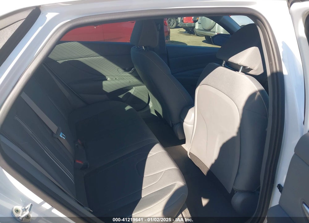 2022 HYUNDAI ELANTRA VIN: 5NPLS4AG7NH061804