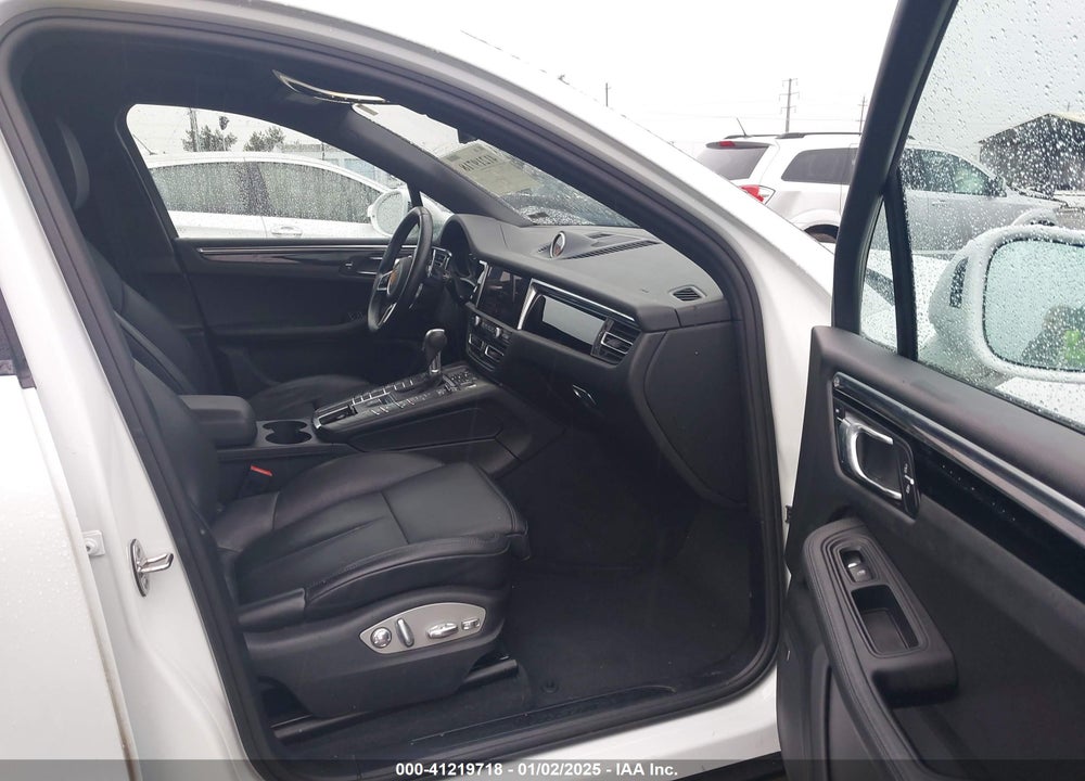 2020 PORSCHE MACAN VIN: WP1AA2A54LLB11823