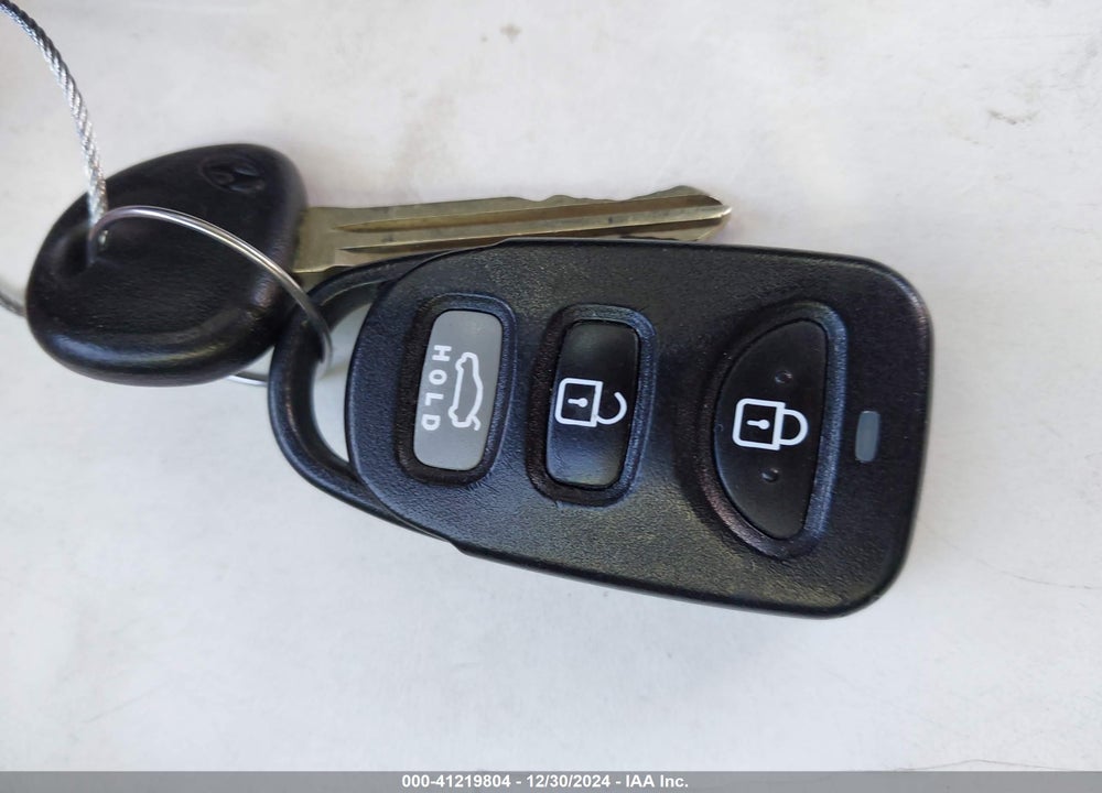 2020 HYUNDAI ELANTRA VIN: 5NPD74LF1LH519490