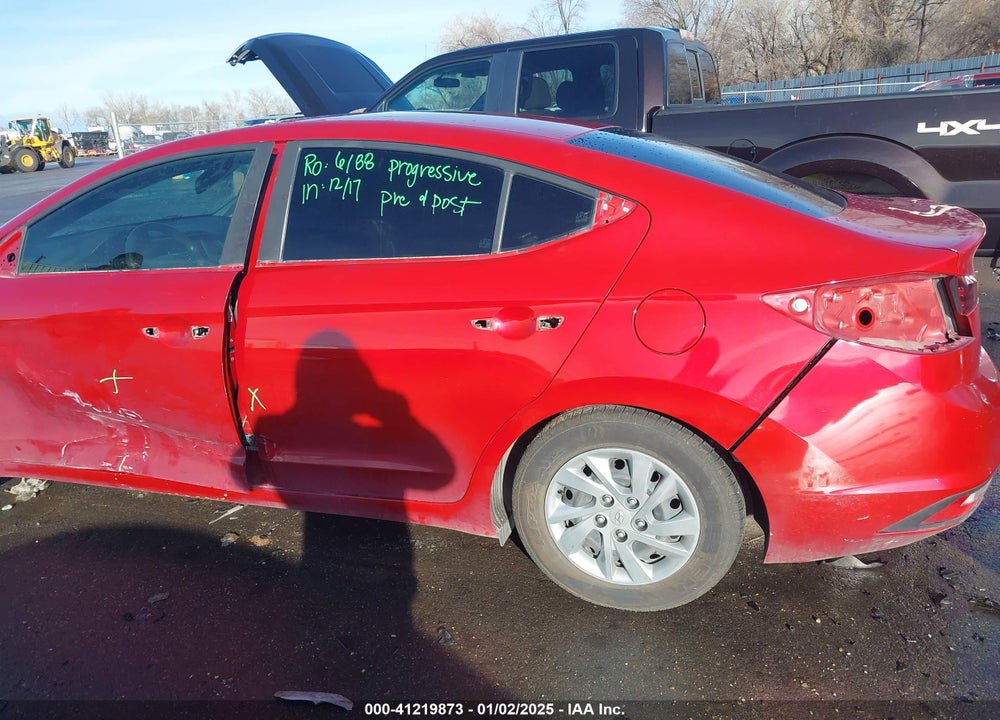2019 HYUNDAI ELANTRA VIN: KMHD74LF4KU778832
