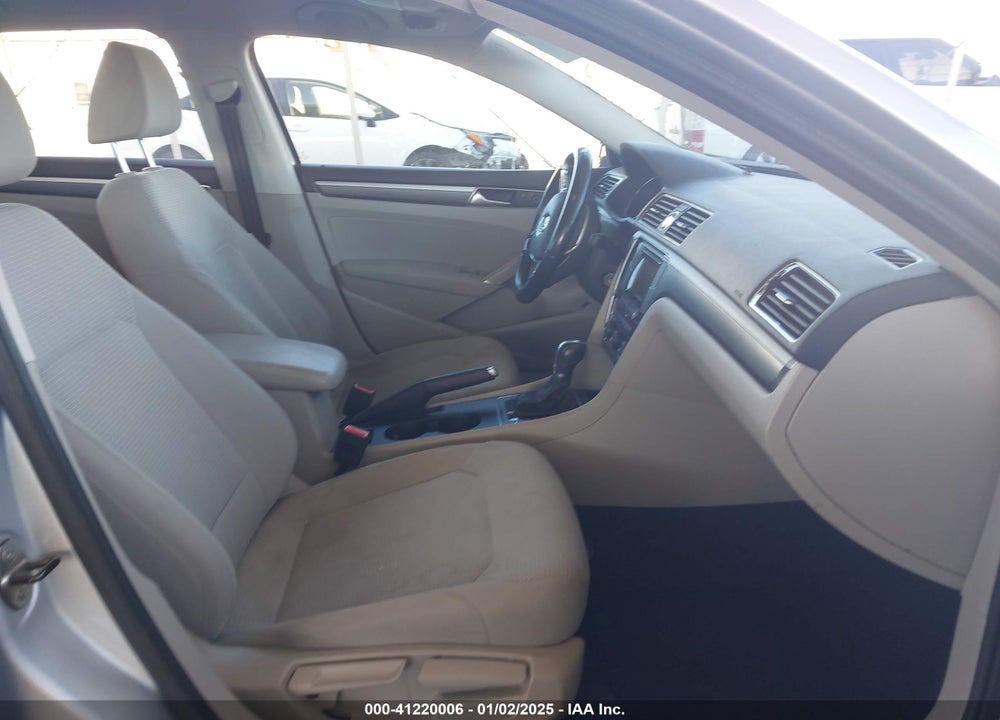 2016 VOLKSWAGEN PASSAT VIN: 1VWAT7A30GC061447
