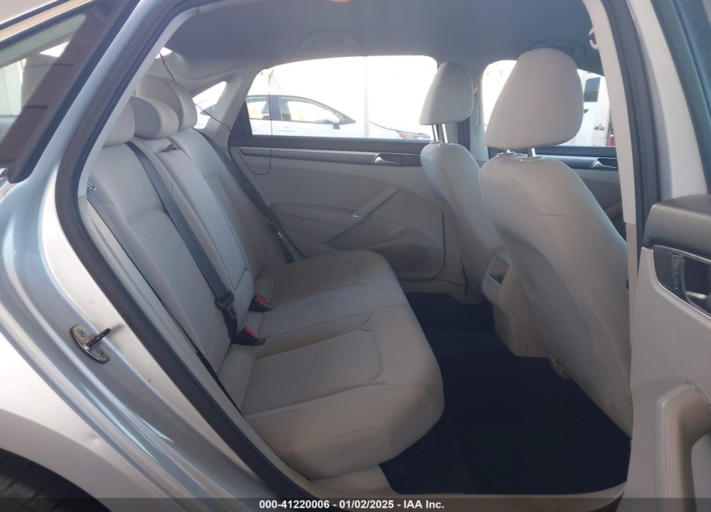 2016 VOLKSWAGEN PASSAT VIN: 1VWAT7A30GC061447