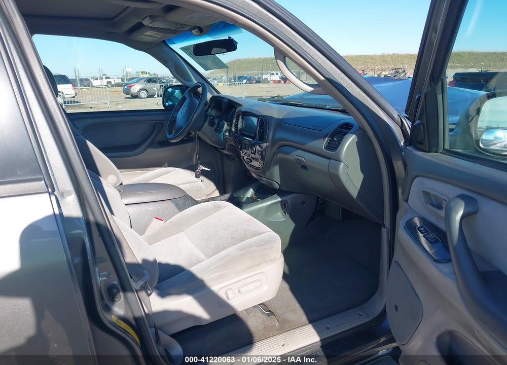 2005 TOYOTA SEQUOIA SR5 V8 VIN: 5TDZT34A85S256412