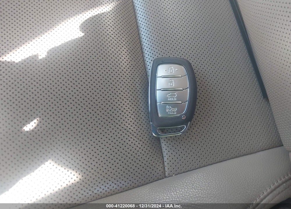 2017 HYUNDAI TUCSON LIMITED VIN: KM8J3CA28HU351848