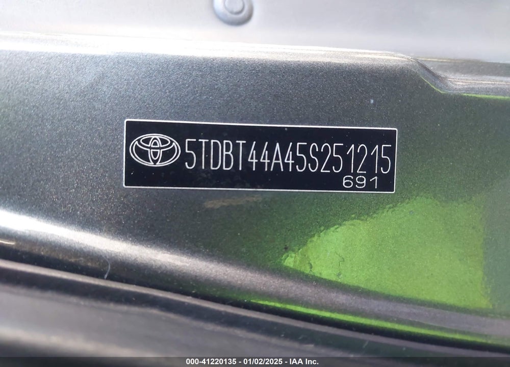 2005 TOYOTA SEQUOIA SR5 V8 VIN: 5TDBT44A45S251215