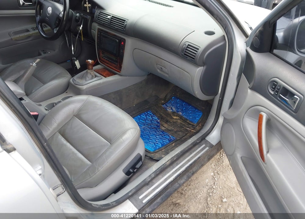2004 VOLKSWAGEN PASSAT GLX VIN: WVWRH63B44P155907