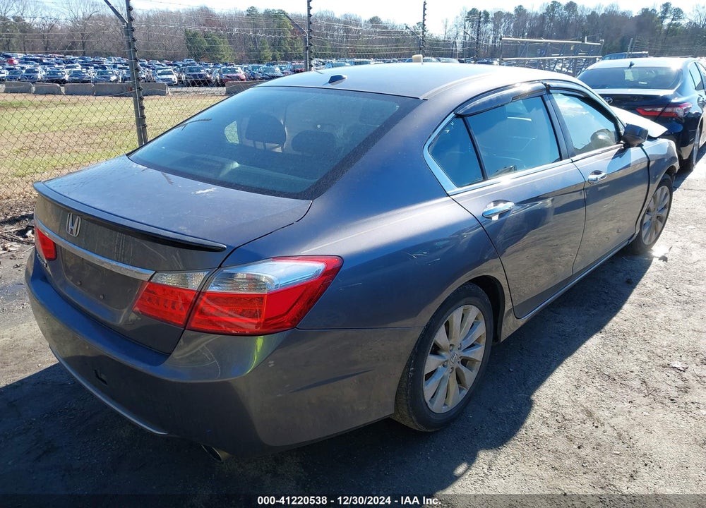 2015 HONDA ACCORD VIN: 1HGCR2F82FA216187