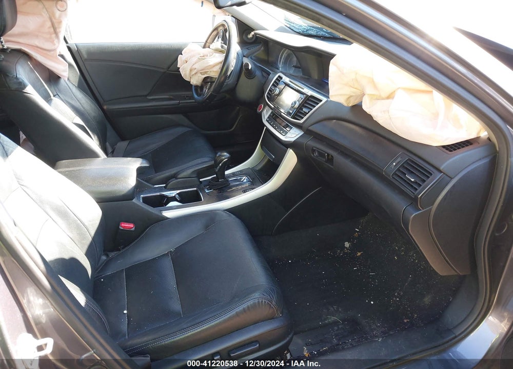 2015 HONDA ACCORD VIN: 1HGCR2F82FA216187