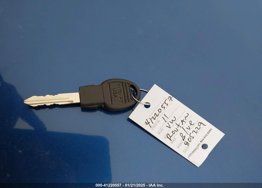2011 VOLKSWAGEN ROUTAN SE VIN: 2V4RW3DG5BR805229