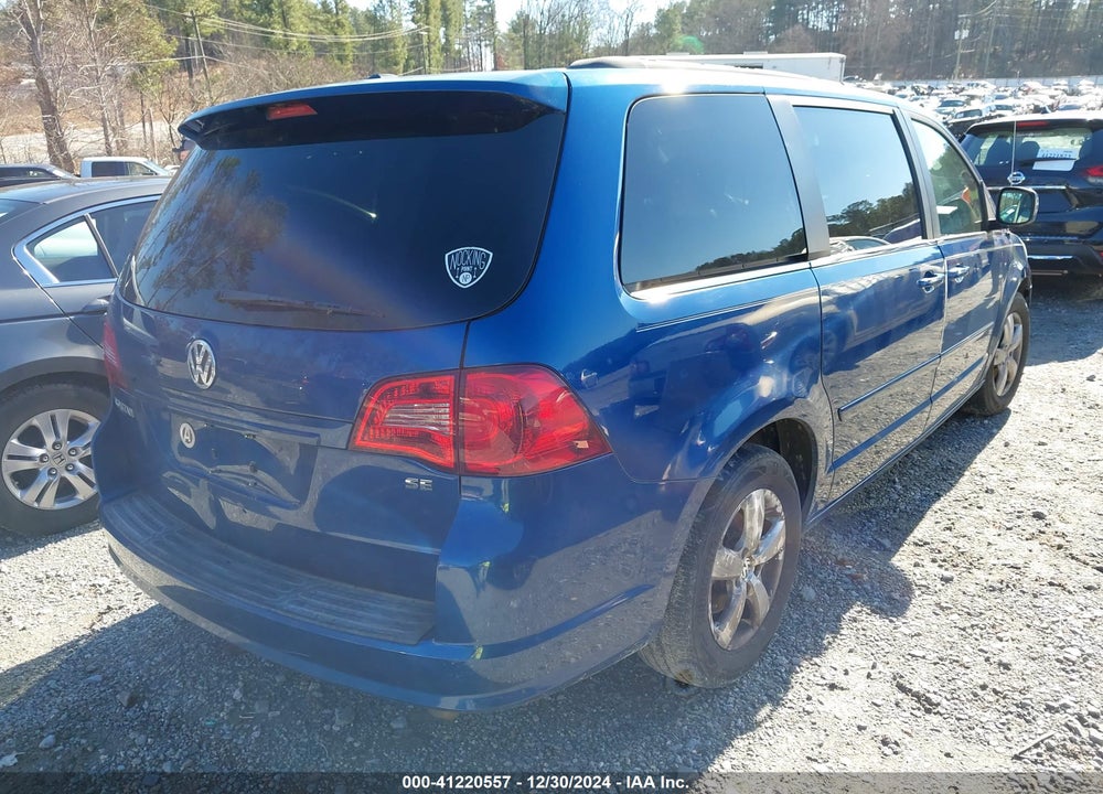 2011 VOLKSWAGEN ROUTAN SE VIN: 2V4RW3DG5BR805229