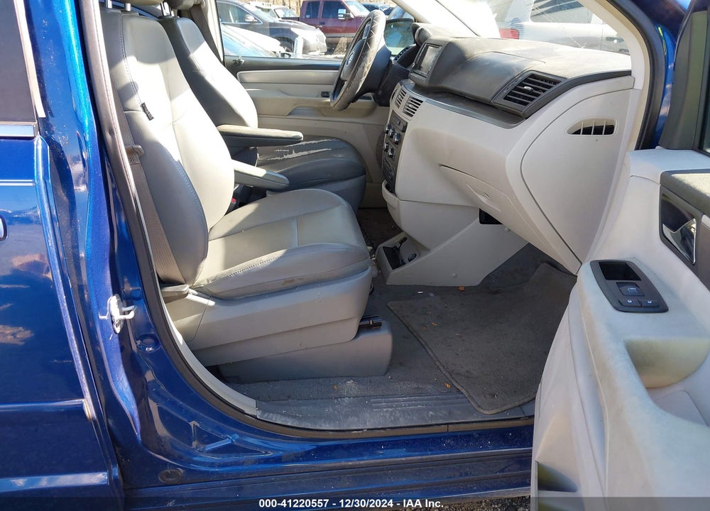 2011 VOLKSWAGEN ROUTAN SE VIN: 2V4RW3DG5BR805229