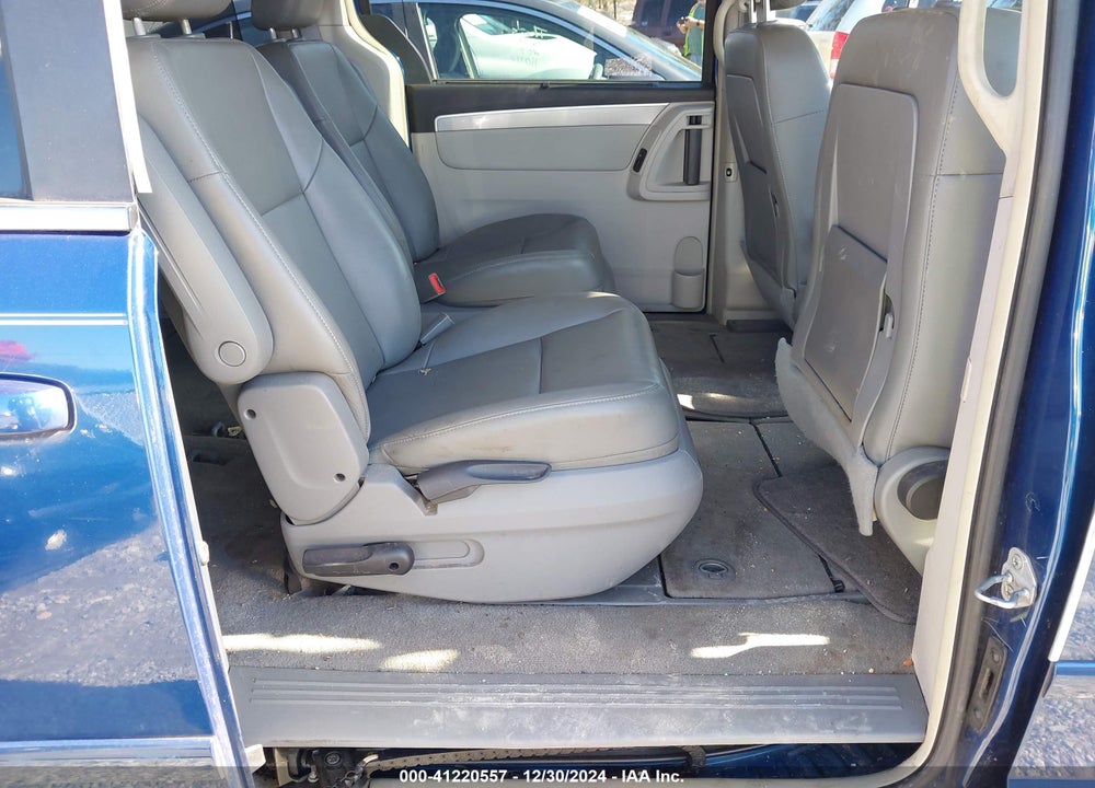2011 VOLKSWAGEN ROUTAN SE VIN: 2V4RW3DG5BR805229