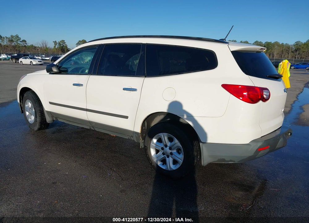 2011 CHEVROLET TRAVERSE LS VIN: 1GNKRFED8BJ255772