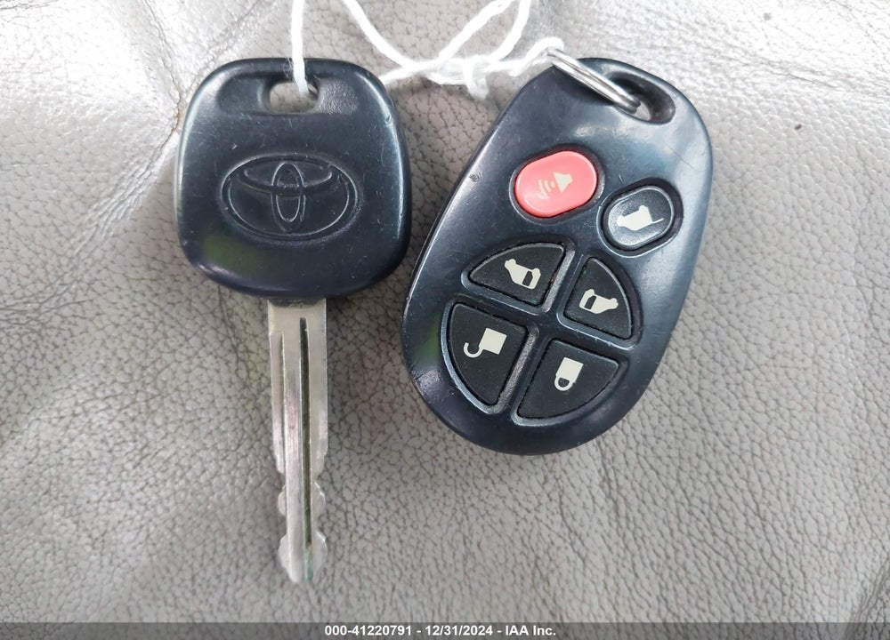 2004 TOYOTA SIENNA XLE LIMITED VIN: 5TDBA22C84S025806