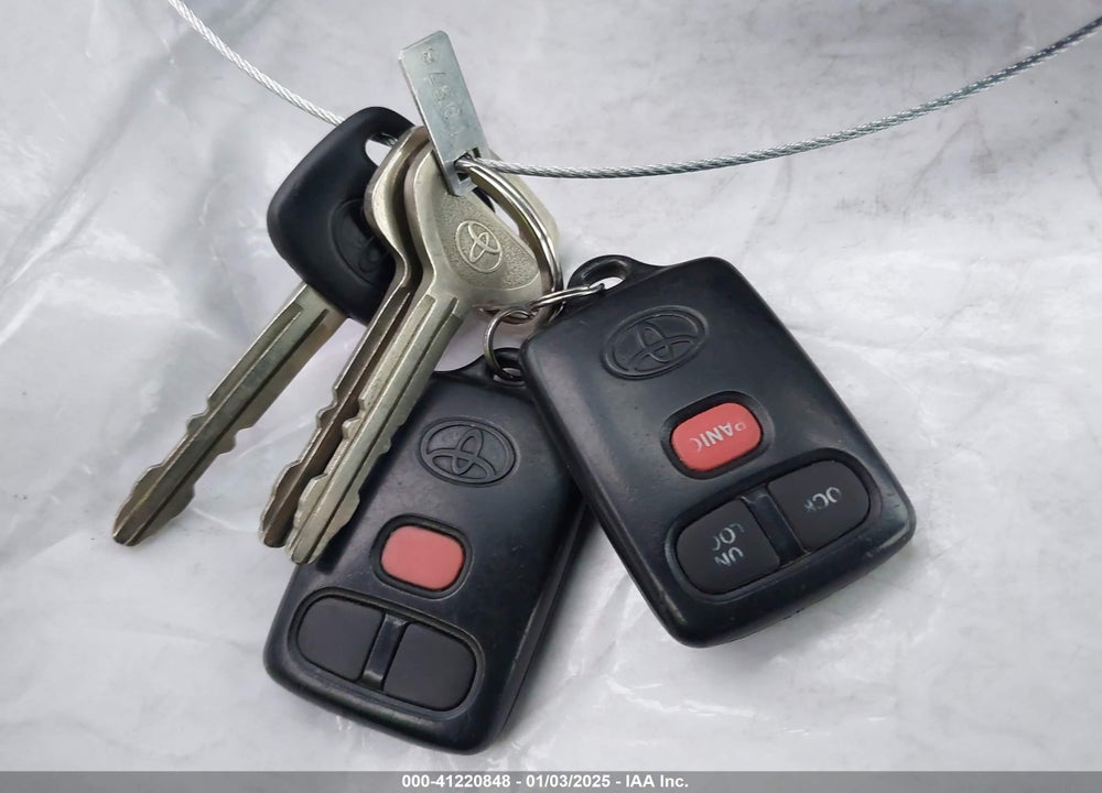 1998 TOYOTA SIENNA XLE VIN: 4T3ZF13C8WU064955