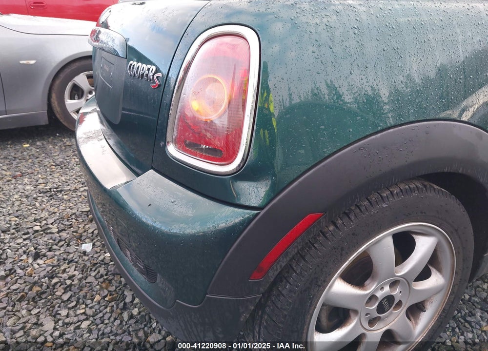 2008 MINI COOPER S VIN: WMWMF73578TV33969