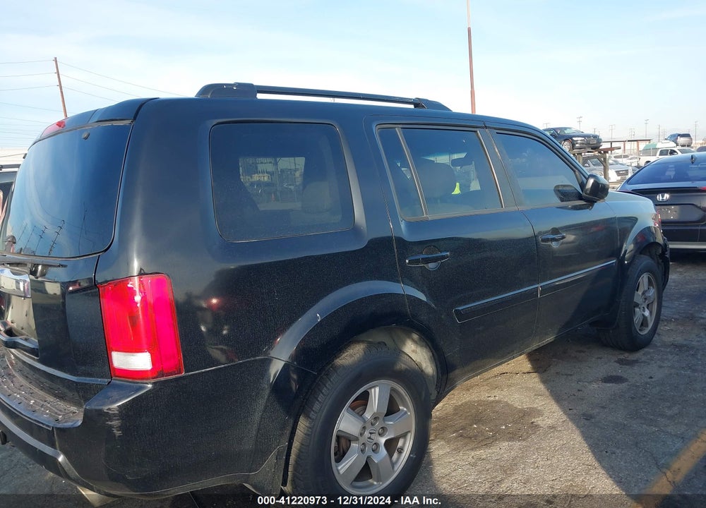 2011 HONDA PILOT EX VIN: 5FNYF3H44BB012599