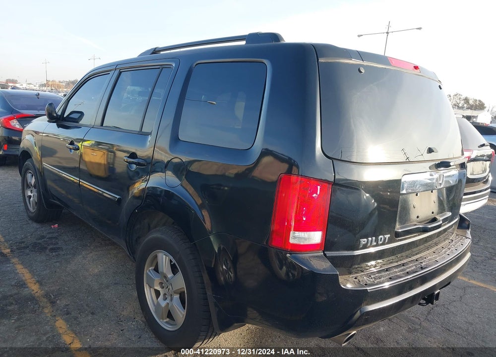 2011 HONDA PILOT EX VIN: 5FNYF3H44BB012599