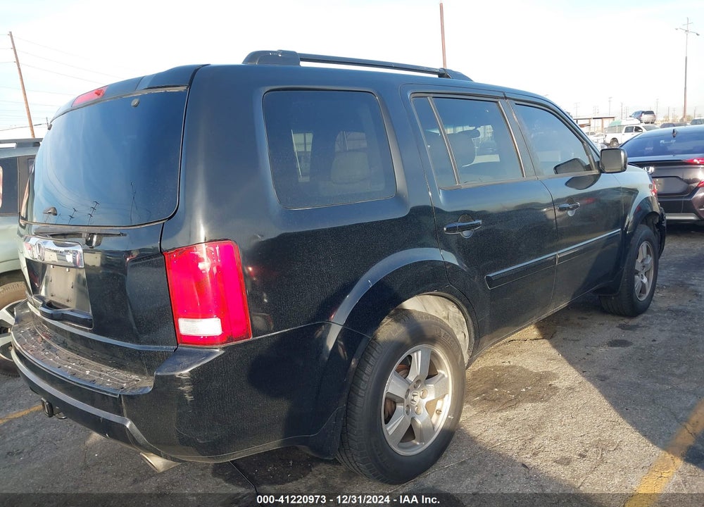 2011 HONDA PILOT EX VIN: 5FNYF3H44BB012599