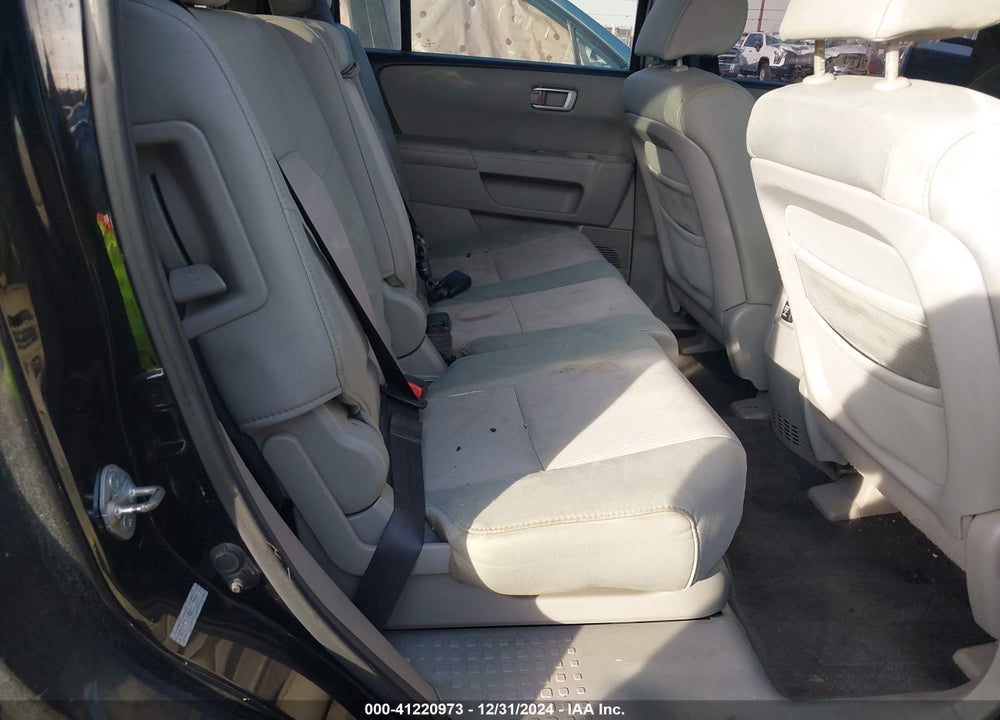 2011 HONDA PILOT EX VIN: 5FNYF3H44BB012599