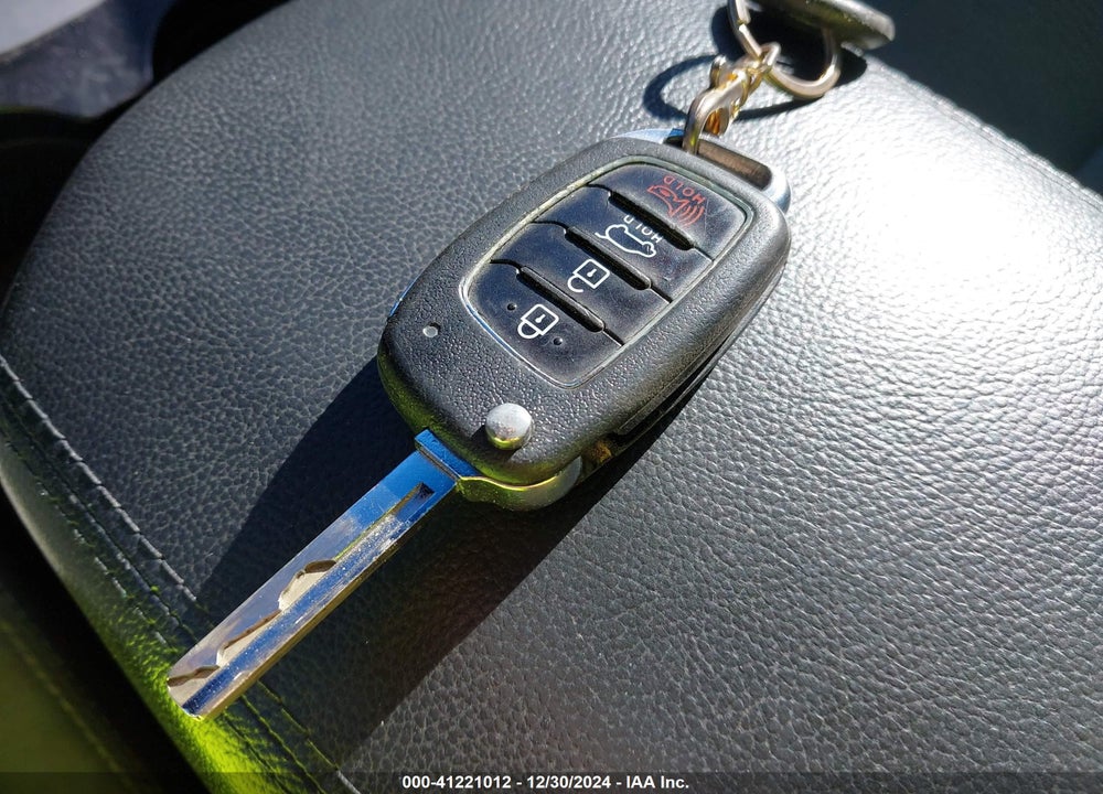 2017 HYUNDAI SANTA FE SE VIN: KM8SM4HF4HU194710
