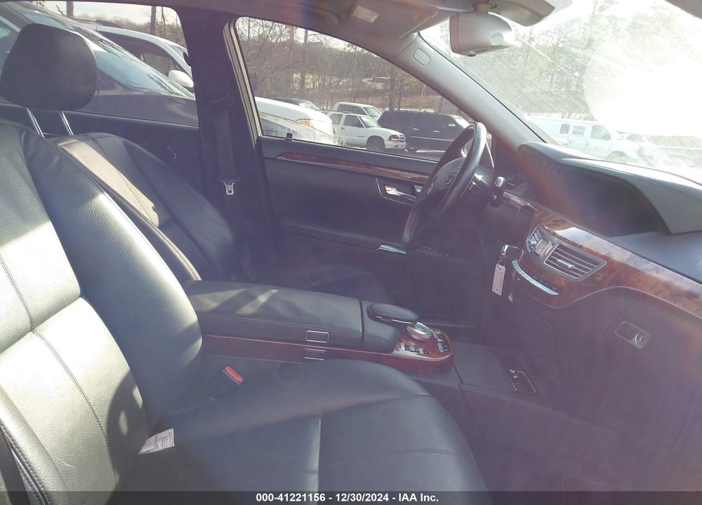 2007 MERCEDES-BENZ S 550 VIN: WDDNG71X37A047846