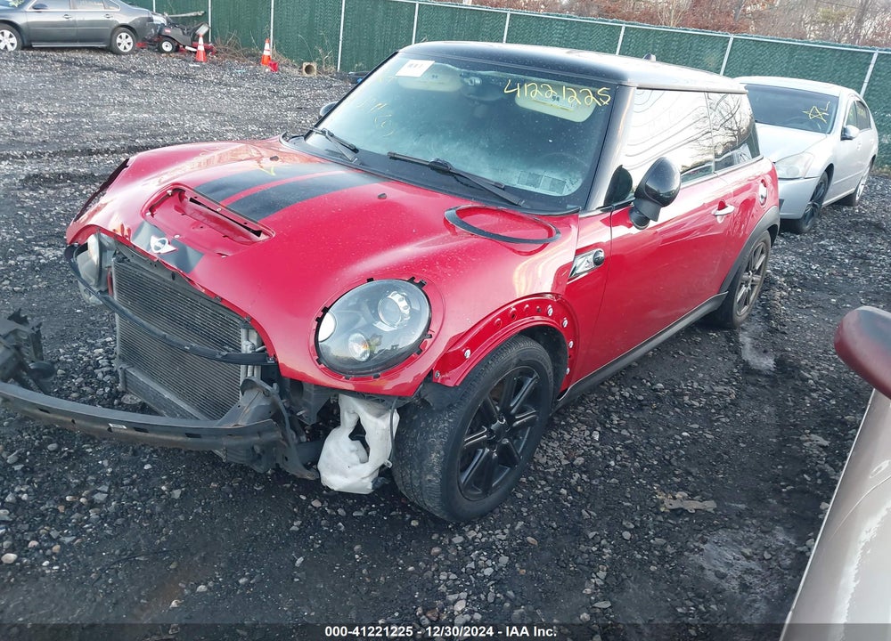 2011 MINI COOPER S VIN: WMWSV3C53BTY23605